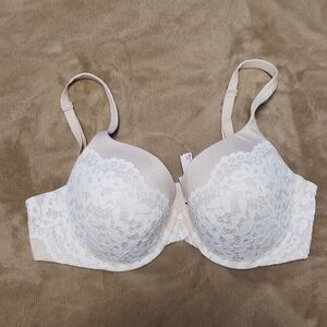 Victoria's Secret Cream and White Lace Bra
